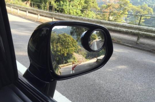 為什么汽車左右后視鏡長得不一樣？
