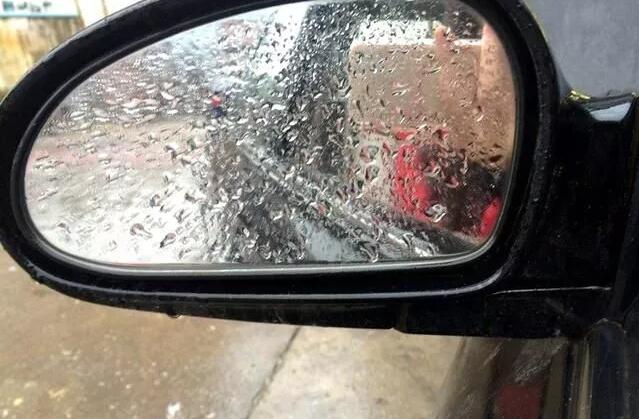汽車車窗跟后視鏡要不要安裝雨眉防水？